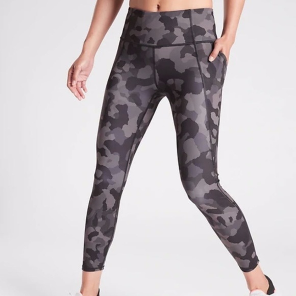 Athleta Pants - Athleta Lightning Camo 7/8 Tight sz M